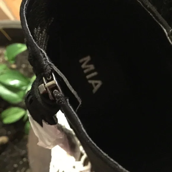 Faux Suede Black Ankle Boot NEW Stacked Heel - Picture 2 of 10